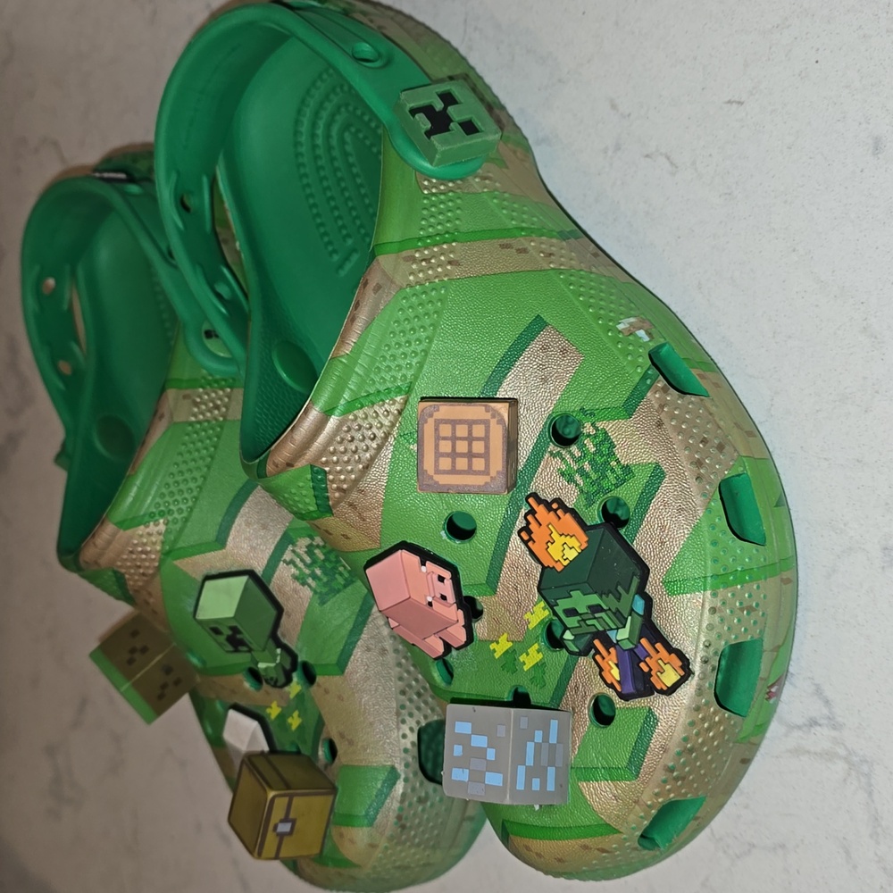 Boys Minecraft Crocs - Picture 2 of 3